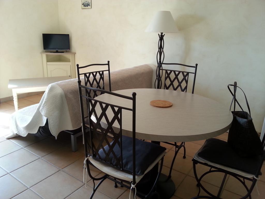 Gordes Le Bastidon Apartman Szoba fotó